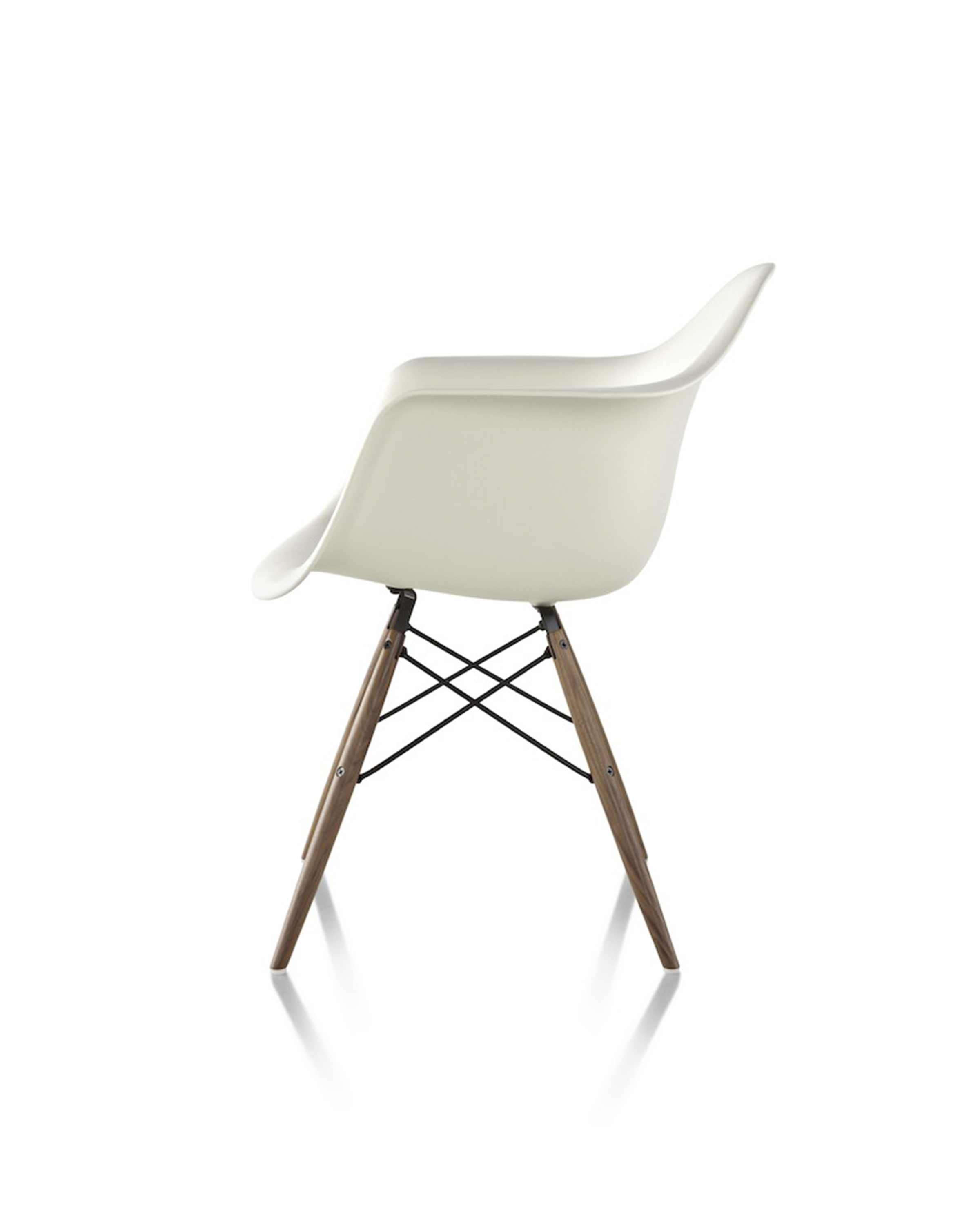 华体会体育官方在线官网 - 坐具|休闲椅|办公家具|华体会体育官方在线官网家具|伊姆斯®塑料扶手椅